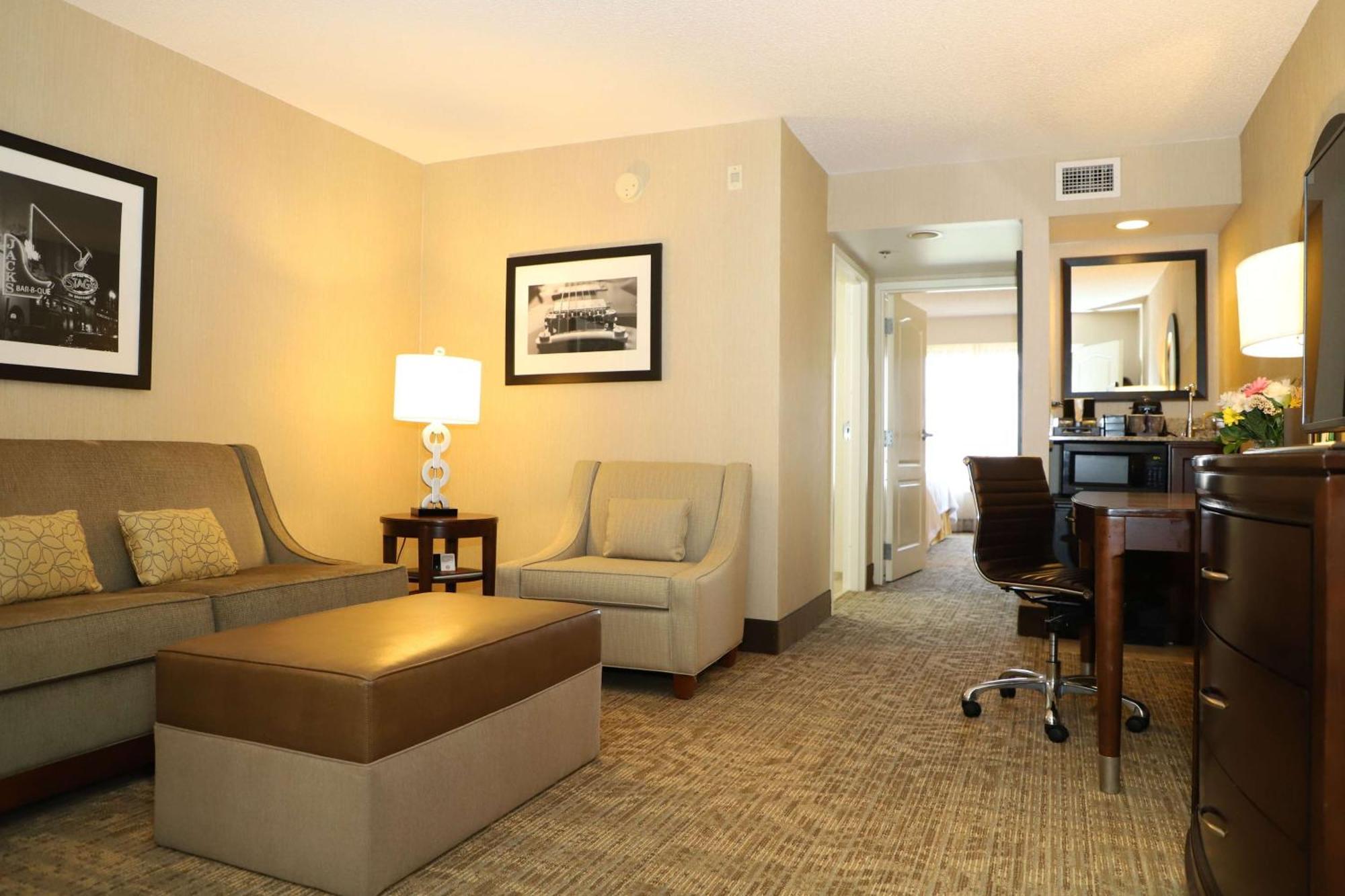 Embassy Suites Nashville - At Vanderbilt Exterior photo